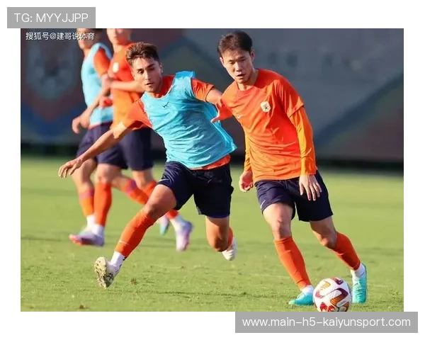 李源一长途奔袭后果断起脚远射